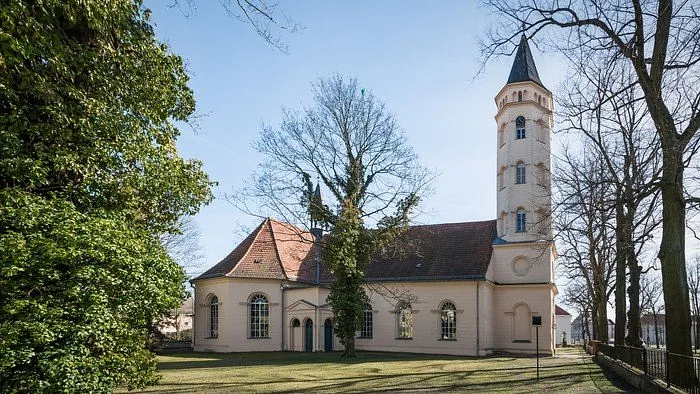 Kreuzkirche KW von außen